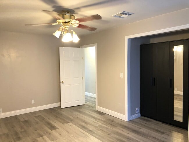 Building Photo - 4 BEDROOM / 2 BATH SINGLE FAMILY HOME W/ CASITA