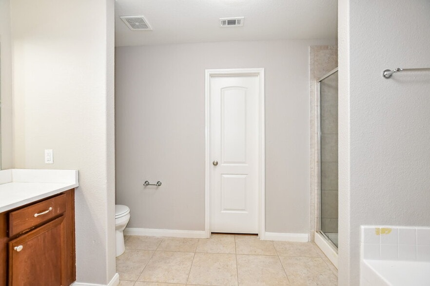 Building Photo - 3006 Flowering Springs Dr