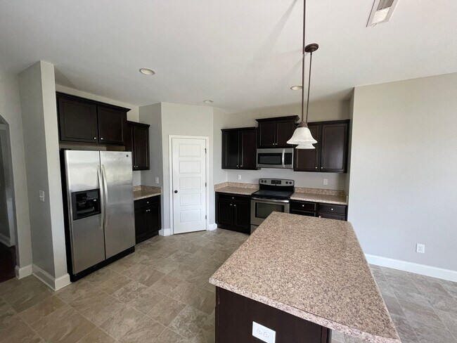 Building Photo - 96 Castlebay Dr