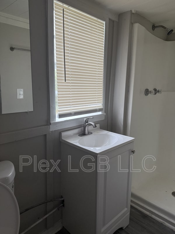 Building Photo - 117 Mc Gregor St