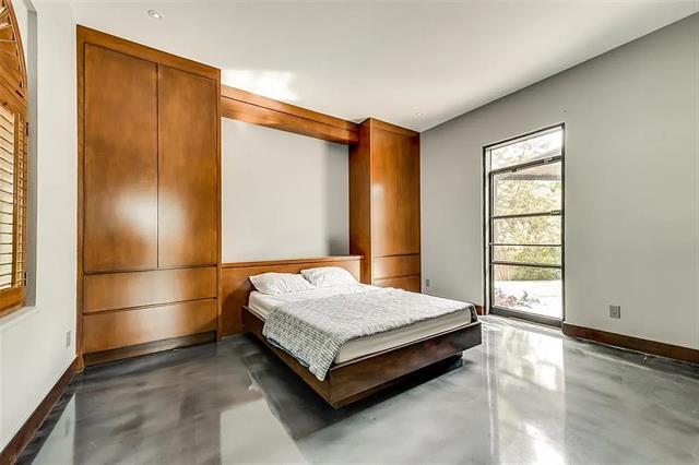 Building Photo - 8542 Meadowbrook Dr
