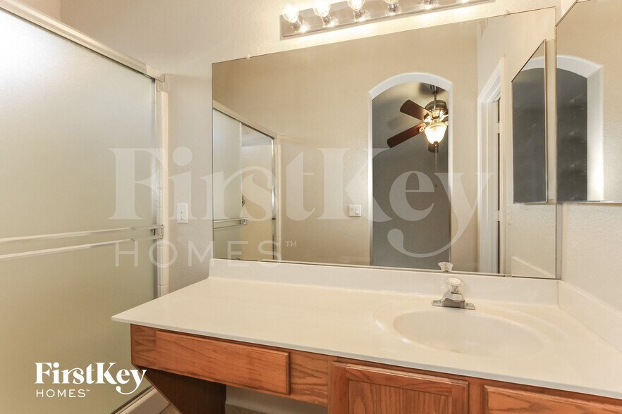 Building Photo - 15243 N 66th Dr