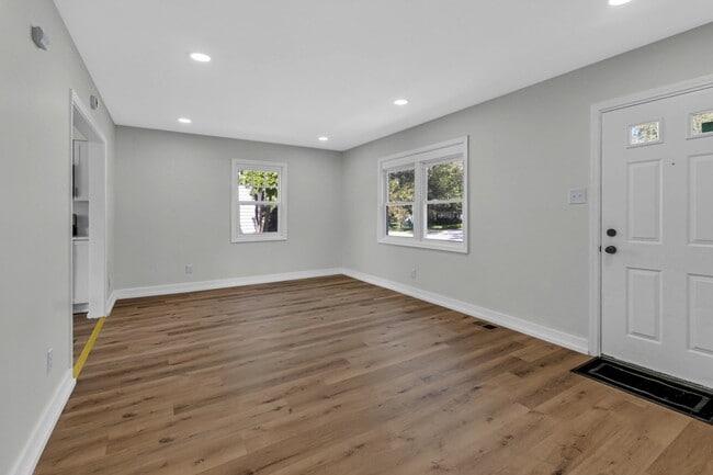 Building Photo - Houston Avenue