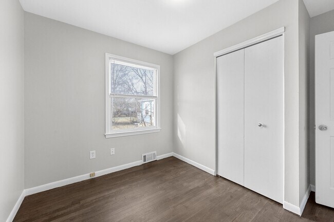 Building Photo - 12753 Georgiana Ave