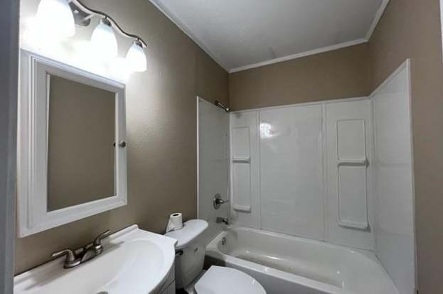 Building Photo - 1349 Graham St