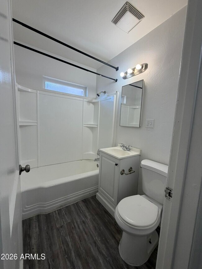 Building Photo - 706 W Taylor St