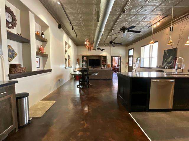 Building Photo - 104 NE 2nd St