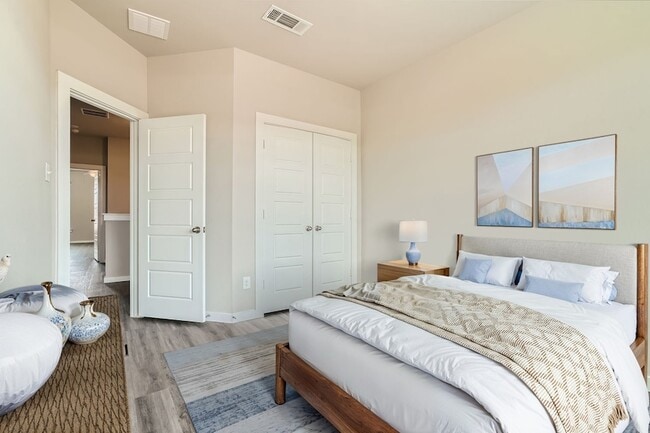 Building Photo - 430 S Centro Cir