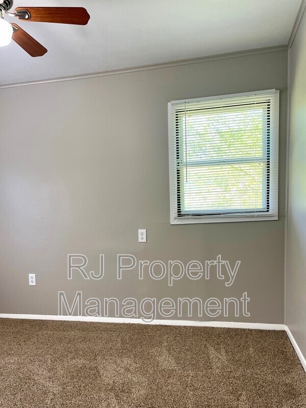 Building Photo - 864 Carrolton Rd