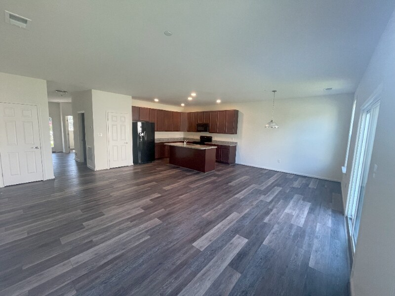 Building Photo - 203 Thompson Ave