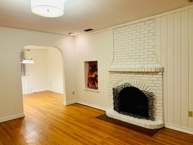 Building Photo - 1258 Monterey St