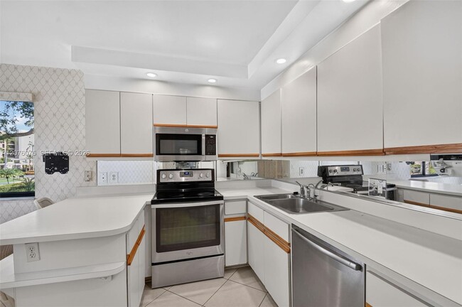Building Photo - 5310 Fountains Dr S