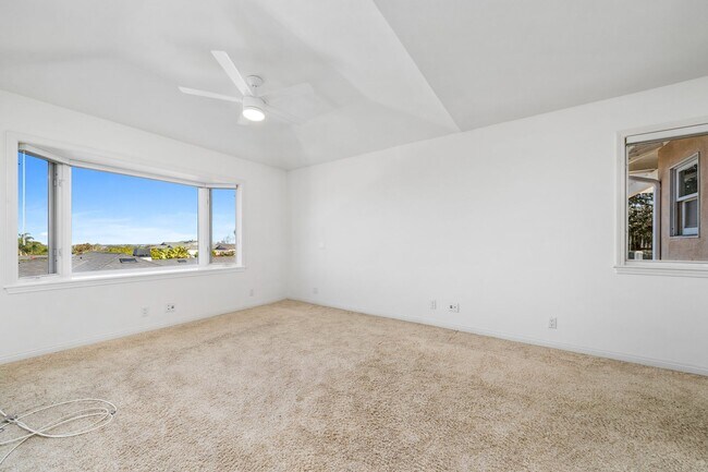 Building Photo - Spacious Two-Story 5 BD/3 BA Home in Desirable East Bluff Neighborhood