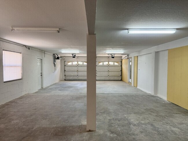 Building Photo - 867 Mandalay Ave