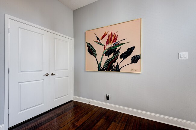 Building Photo - 1124 W Dallas St