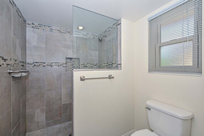 Building Photo - 14227 W Yosemite Dr