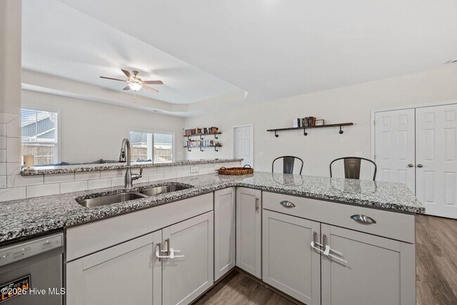 Building Photo - 3 Bed 2 Bath Unfurnished Single Family Home