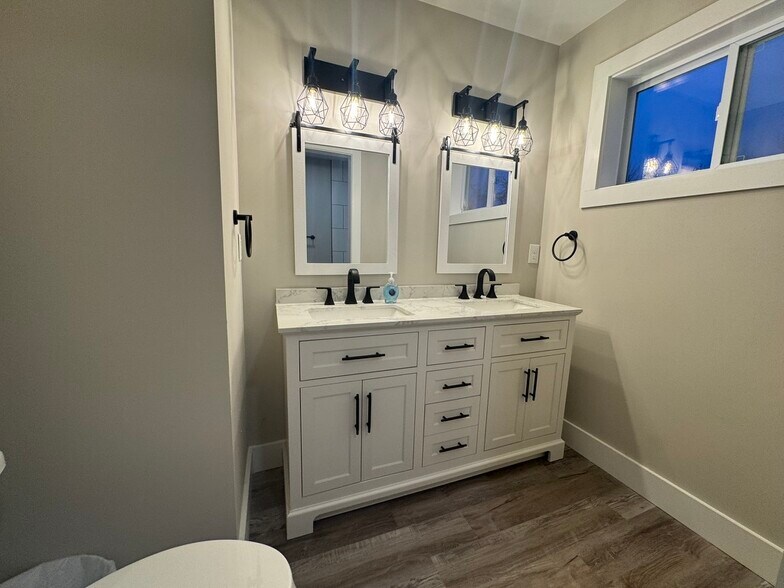 Building Photo - 4610 Meadow Ct