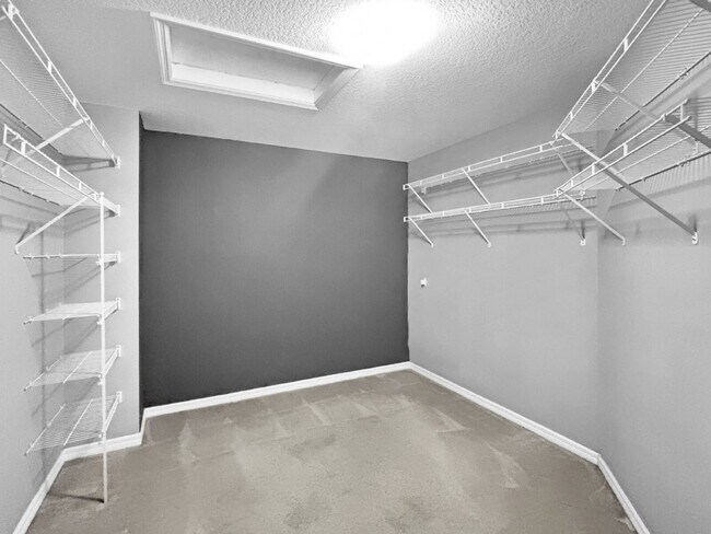 Building Photo - Spacious 3BR Townhome in Gated Villa Palma | Garage | Community Pool