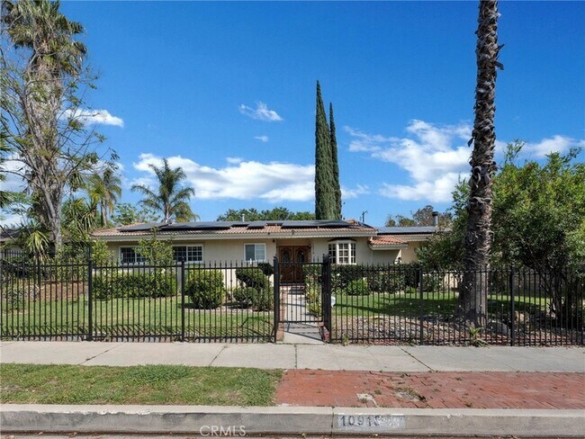Building Photo - 10918 Reseda Blvd