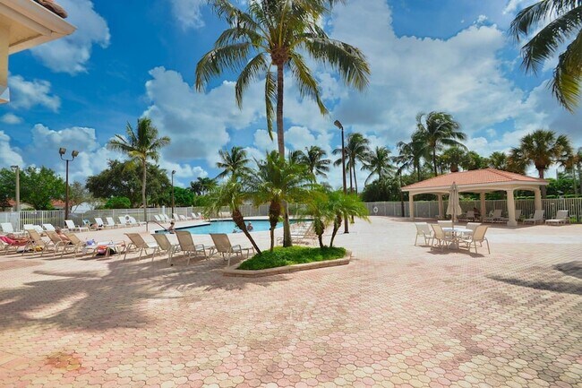 Building Photo - 6129 Heliconia Rd