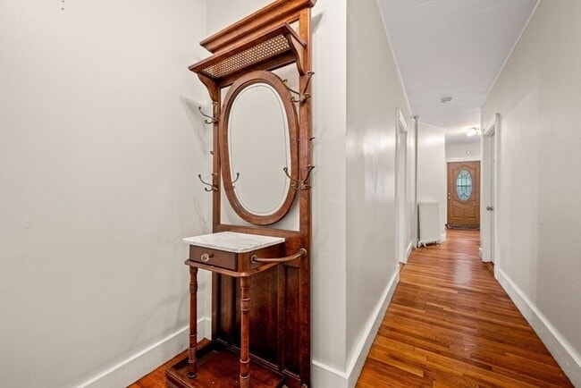 Building Photo - 154 Glen St