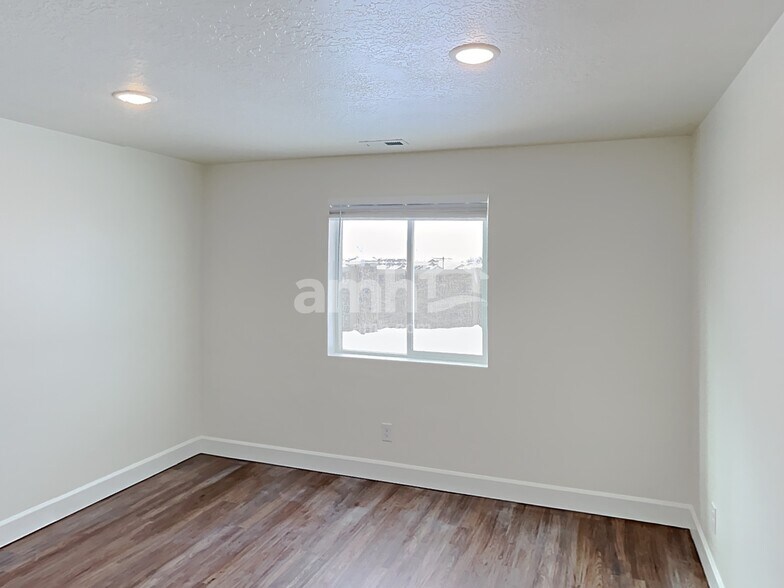 Building Photo - 1287 N Wagon Wy