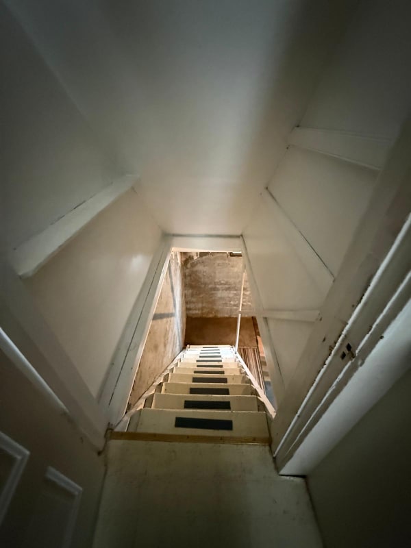 Building Photo - 846 Roscoe Ave