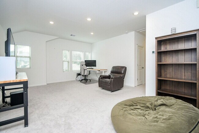 Building Photo - 28722 Mount Bonnell Dr