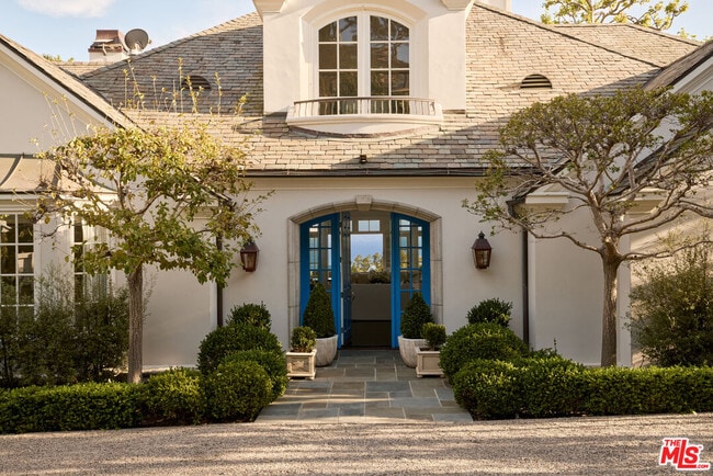 Building Photo - 541 Paseo Miramar