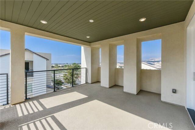 Building Photo - 113 Pitch