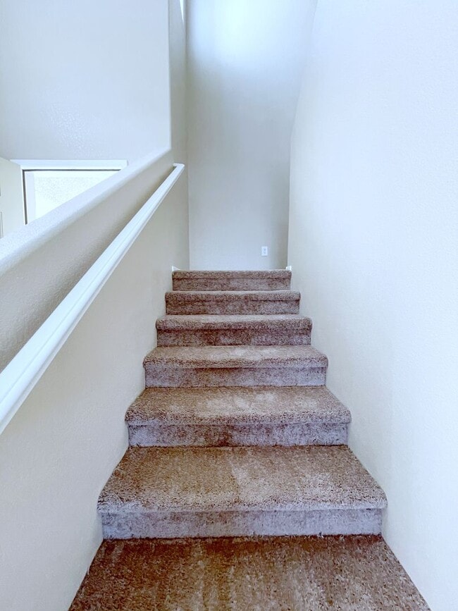 Building Photo - Spacious Living, Granite Counters, Great Location!