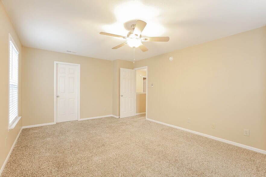 Building Photo - 10936 Mansfield Way