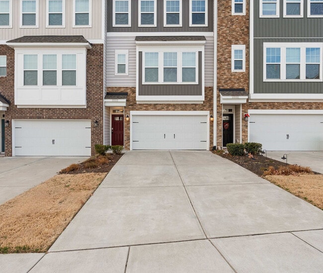 Building Photo - 1010 Falling Rock Pl