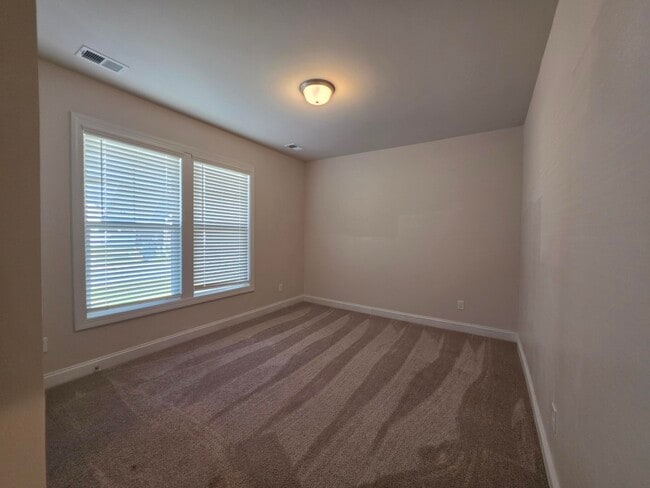 Building Photo - 3360 Rustic Dr