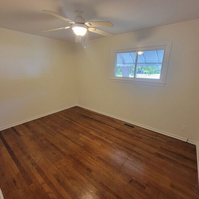 Building Photo - 2 Bed, 1 Bath House-Cookeville City Limits
