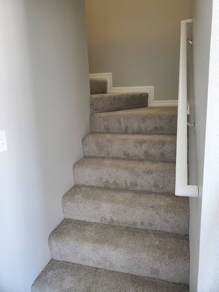 Building Photo - 625 E 22nd Ave