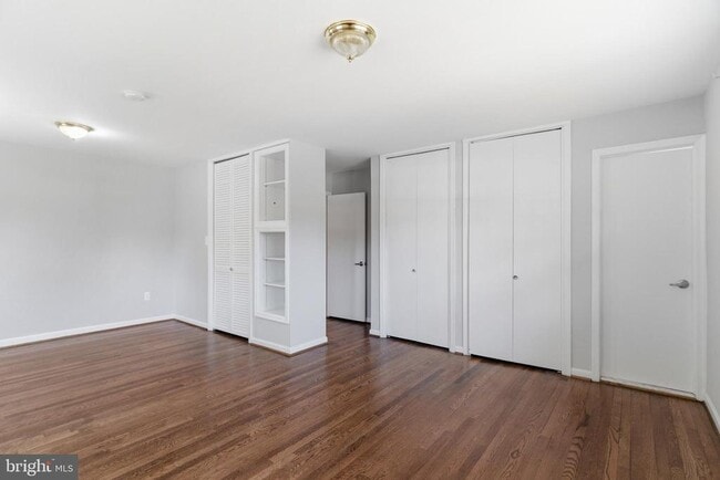 Building Photo - 9116 Hamilton Dr