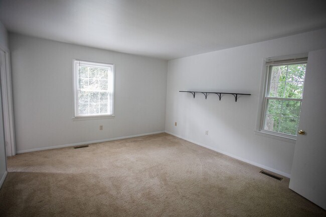 Building Photo - Spacious Blacksburg Townhome – Prime Location Near VT & Shopping