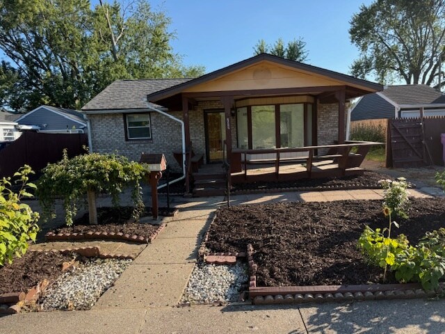 Primary Photo - 2527 Riverside Dr
