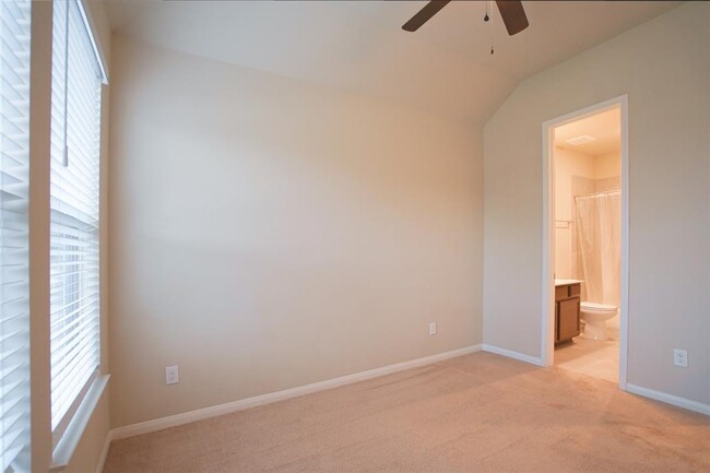 Building Photo - 29034 Canyon Oak Dr