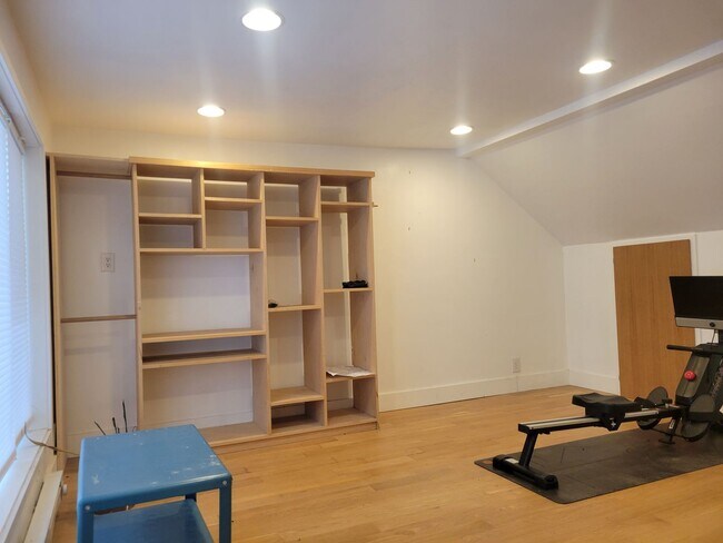 Building Photo - Charming 1910 Craftsman in the Heart of Do...