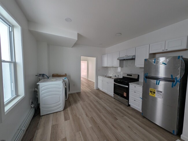 Building Photo - 1109 Adriatic Ave