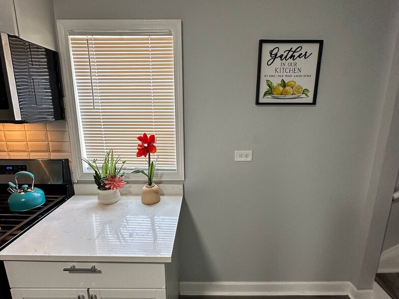 Building Photo - 3320 Ernst St