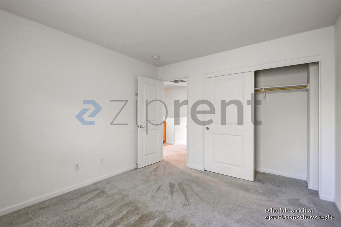 Building Photo - Unit