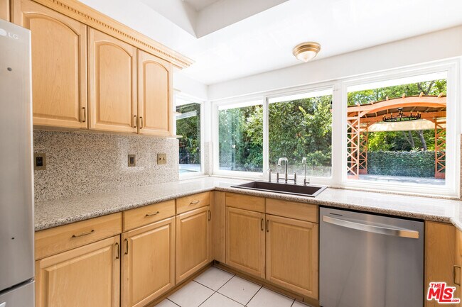 Building Photo - 23020 Wrencrest Dr