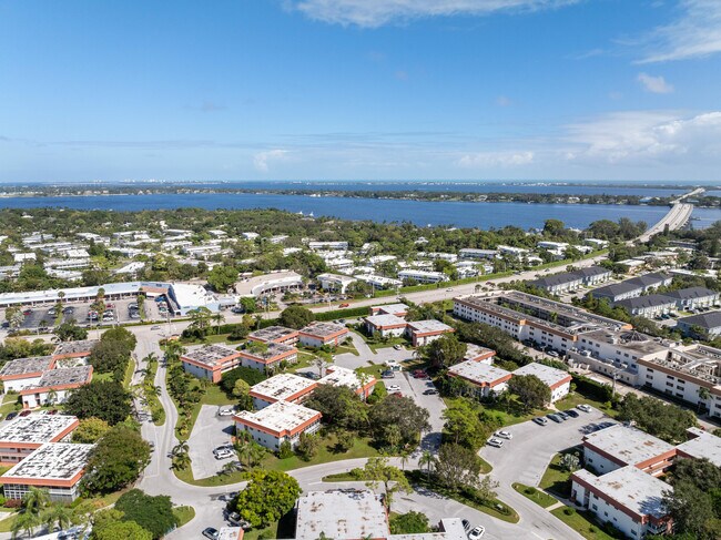 Building Photo - 2600 SE Ocean Blvd