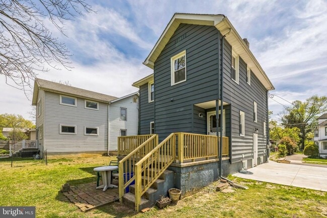 Building Photo - 725 Belmont Ave