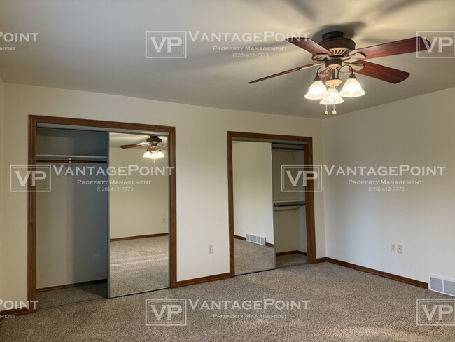 Building Photo - 2071 River Point Ct