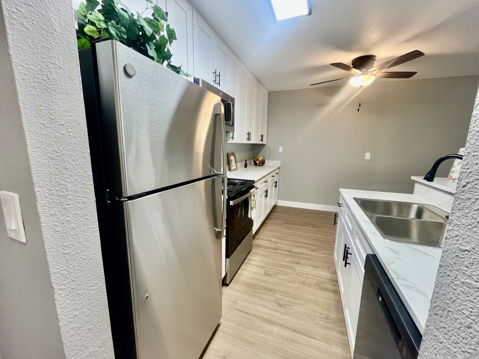 Building Photo - 941 Lewelling Blvd